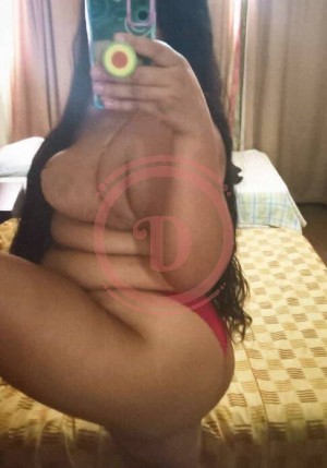 Cariñosa y complaciente gordita nalgona - 1